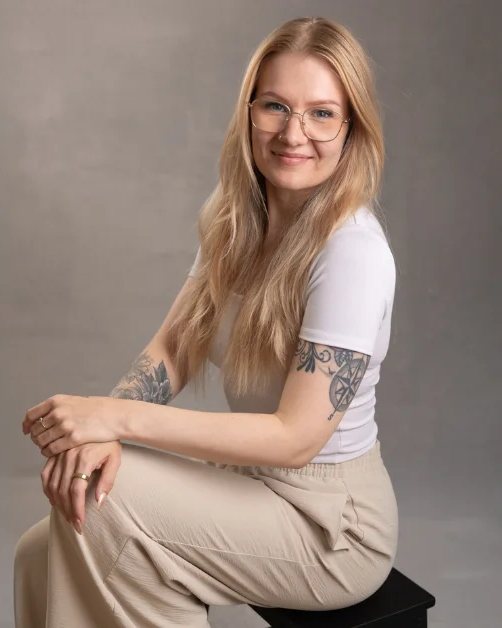 Milja Vuorinen hymyilee kameralle